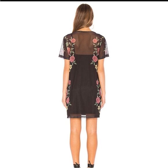 👗 MinkPink Mesh Overlay Tee Dress - Size XS - Picture 3 of 6